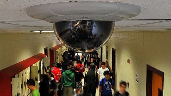 מצלמות אבטחה בבתי ספר